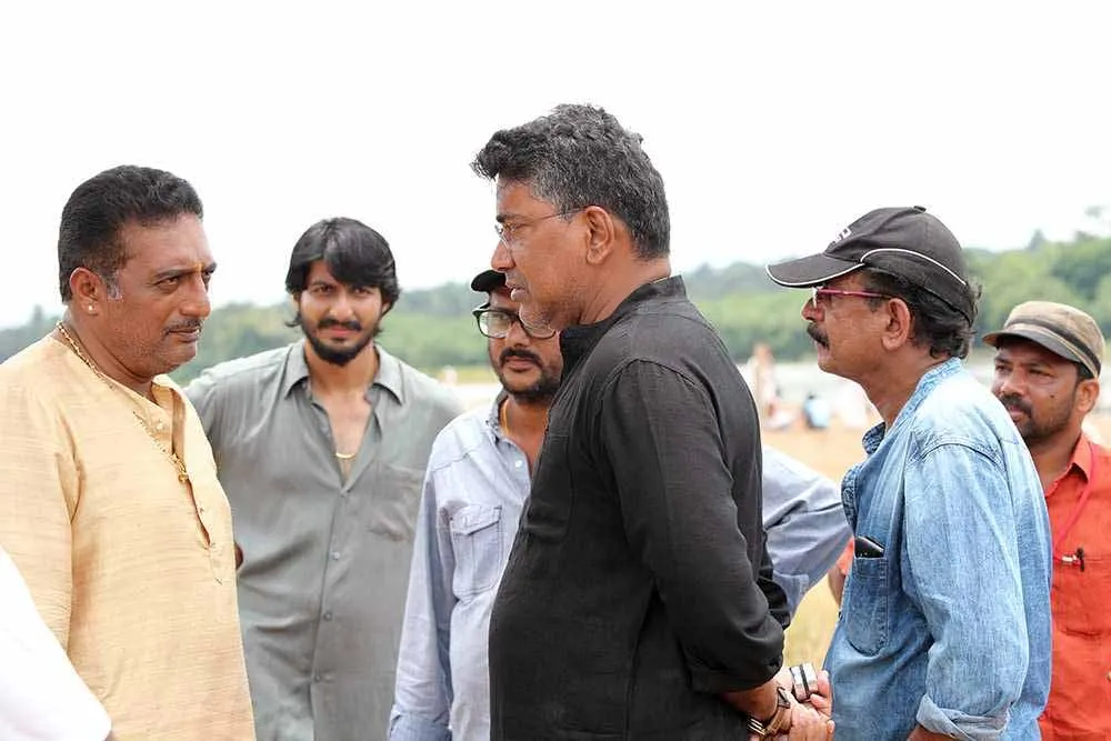 Mohanlal Manju Warrier Prakash Raj Odiyan Release Location Photos