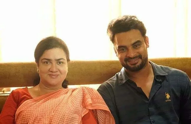 Urvasi on selecting roles, urvasi daughter kunjatta, urvasi on new generation directors actors, urvasi on wcc, urvasi social media, urvashi, urvasi, malayalam actor urvasi, ente ummante peru, ente ummante peru release, ente ummante peru review, tovino thomas, urvasi age, ഉര്‍വശി, ഉര്‍വ്വശി, എന്റെ ഉമ്മാന്റെ പേര്, ഉര്‍വ്വശി ദേശീയ പുരസ്‌കാരം, ഉര്‍വ്വശി അച്ചുവിന്റെ അമ്മ, ടൊവീനോ തോമസ്‌, ടൊവീനോ തോമസ്‌ സിനിമ, ടൊവീനോ തോമസ്‌ വര്‍ക്ക്‌ ഔട്ട്‌, പുതിയ ചിത്രം, സിനിമ, Entertainment, സിനിമാ വാര്‍ത്ത, ഫിലിം ന്യൂസ്, Film News, കേരള ന്യൂസ്, കേരള വാര്‍ത്ത, Kerala News, മലയാളം ന്യൂസ്, മലയാളം വാര്‍ത്ത, Malayalam News, Breaking News, പ്രധാന വാര്‍ത്തകള്‍, ഐ ഇ മലയാളം, iemalayalam, indian express malayalam, ഇന്ത്യന്‍ എക്സ്പ്രസ്സ്‌ മലയാളം