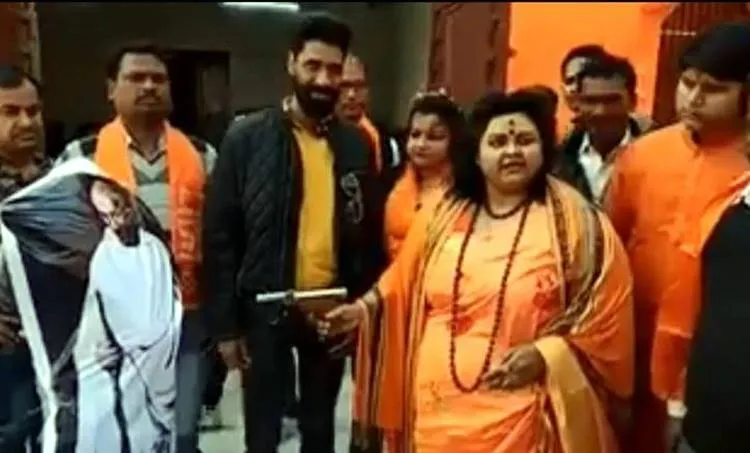 Hindu Mahasabha, Pooja Pande, Mahathma Gandhi, iemalayalam
