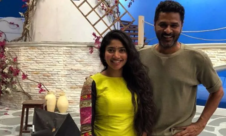 Rowdy baby song in Maari2, Maari 2 Video Song, Sai Pallavi, Prabhu Deva song maari 2, Dhanush Maari2 Video song, പുതിയ ചിത്രം, സിനിമ, Entertainment, സിനിമാ വാര്‍ത്ത, ഫിലിം ന്യൂസ്, Film News, കേരള ന്യൂസ്, കേരള വാര്‍ത്ത, Kerala News, മലയാളം ന്യൂസ്, മലയാളം വാര്‍ത്ത, Malayalam News, Breaking News, പ്രധാന വാര്‍ത്തകള്‍, ഐ ഇ മലയാളം, iemalayalam, indian express malayalam, ഇന്ത്യന്‍ എക്സ്പ്രസ്സ്‌ മലയാളം
