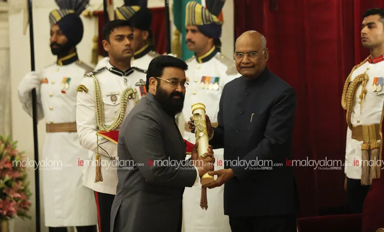 Mohanlal, Padmabhushan, President Ram Nath Kovind, Padmabhushan mohanlal, mohanlal padmabhushan, mohanlal padma shri award, awards won by mohanlal, പുതിയ ചിത്രം, സിനിമ, Entertainment, സിനിമാ വാര്‍ത്ത, ഫിലിം ന്യൂസ്, Film News, കേരള ന്യൂസ്, കേരള വാര്‍ത്ത, Kerala News, മലയാളം ന്യൂസ്, മലയാളം വാര്‍ത്ത, Malayalam News, Breaking News, പ്രധാന വാര്‍ത്തകള്‍, ഐ ഇ മലയാളം, iemalayalam, indian express malayalam, ഇന്ത്യന്‍ എക്സ്പ്രസ്സ്‌ മലയാളം