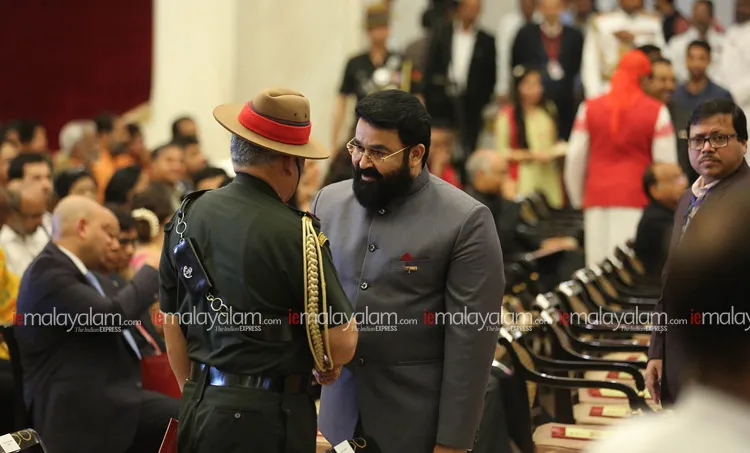 Mohanlal, Padmabhushan, President Ram Nath Kovind, Padmabhushan mohanlal, mohanlal padmabhushan, mohanlal padma shri award, awards won by mohanlal, പുതിയ ചിത്രം, സിനിമ, Entertainment, സിനിമാ വാര്‍ത്ത, ഫിലിം ന്യൂസ്, Film News, കേരള ന്യൂസ്, കേരള വാര്‍ത്ത, Kerala News, മലയാളം ന്യൂസ്, മലയാളം വാര്‍ത്ത, Malayalam News, Breaking News, പ്രധാന വാര്‍ത്തകള്‍, ഐ ഇ മലയാളം, iemalayalam, indian express malayalam, ഇന്ത്യന്‍ എക്സ്പ്രസ്സ്‌ മലയാളം