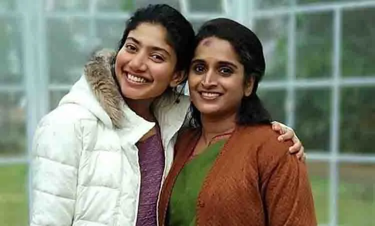 Surabhi Lakshmi, Surabhi Lakshmi Interview, Athiran, Athiran movie, Athiran movie release, Athiran movie release date, surabhi in Athiran, Fahad Fasil in Athiran, Sai Pallavi, അതിരൻ, അതിരൻ റിലീസ്, സുരഭി ലക്ഷ്മി, ഫഹദ് ഫാസിൽ, സായ് പല്ലവി, അതുൽ കുൽക്കർണി, പ്രകാശ് രാജ്, athiiran release, Athiran movie, athiran movie review, drama movie, athiran review, athiran critics review, athiran movie review, athiran movie audience review, athiran movie public review, sai pallavi, fahadh faasil, atul kulkarni, prakash raj, reni panicker, malayalam movies, malayalam cinema, entertainment, movie review, അതിരൻ റിലീസ്, അതിരൻ റിവ്യൂ, അതിരൻ ഫഹദ് ഫാസിൽ, ഫിലിം ന്യൂസ്, സിനിമാ വാര്‍ത്ത, film news, കേരള ന്യൂസ്‌, കേരള വാര്‍ത്ത, kerala news, മലയാളം ന്യൂസ്, മലയാളം വാര്‍ത്ത, malayalam news, പുതിയ ചിത്രം, സിനിമ, Entertainment, സിനിമാ വാര്‍ത്ത, ഫിലിം ന്യൂസ്, Film News, കേരള ന്യൂസ്, കേരള വാര്‍ത്ത, Kerala News, മലയാളം ന്യൂസ്, മലയാളം വാര്‍ത്ത, Malayalam News, Breaking News, പ്രധാന വാര്‍ത്തകള്‍, ഐ ഇ മലയാളം, iemalayalam, indian express malayalam, ഇന്ത്യന്‍ എക്സ്പ്രസ്സ്‌ മലയാളം