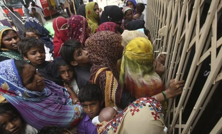 All you need to know about HIV, AIDS എയ്ഡ്സിനെ കുറിച്ച് അറിയേണ്ടതെല്ലാം, Pakistan, പാക്കിസ്ഥാന്‍ എയ്ഡ്സ് HIV, എയ്ഡ്സ് AIDS, എച്ച്ഐവി പിടിപെട്ടു, fake doctors വ്യാജ ഡോക്ടര്‍മാര്‍ പാക്കിസ്ഥാനില്‍ എയ്ഡ്സ്, കുട്ടികളില്‍ എയ്ഡ്സ് AIDS in children ie malayalam ഐഇ മലയാളം