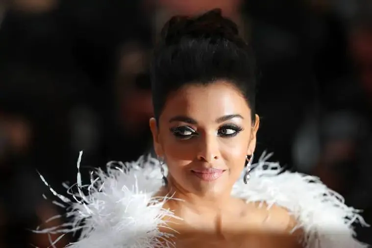 Aishwarya rai, aishwarya rai cannes 2019, ഐശ്വര്യാറായ്, ഐശ്വര്യാറായ് ബച്ചൻ, aishwarya rai cannes 2019 look, aishwarya rai photos cannes 2019, cannes 2019 aishwarya rai, aishwarya rai bachchan, cannes 2019, aishwarya rai photos, aishwarya rai aaradhya, aaradhya aishwarya rai, ഐശ്വര്യാറായ് കാൻ ഫോട്ടോ, ഐശ്വര്യറായ് ചിത്രങ്ങൾ, ഇന്ത്യൻ എക്സ്‌പ്രസ്സ് മലയാളം, Indian Express Malayalam 