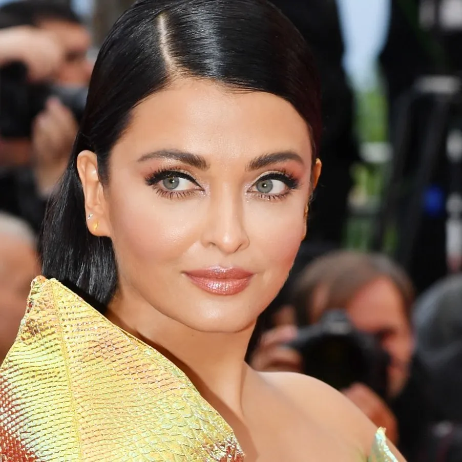cannes, Aishwarya, aishwarya rai, cannes 2019, ഐശ്വര്യറായ്, കാൻ ഫിലിം ഫെസ്റ്റിവൽ, കാൻ 2019, ഐശ്വര്യ റായ് ബച്ചൻ, ഐശ്വര്യറായ് ബച്ചൻ കാൻ റെഡ് കാർപ്പെറ്റ്, ആരാധ്യ ബച്ചൻ,  cannes aishwarya rai, Aishwarya Rai Bachchan, Aaradhya Bachchan, Cannes film festival, Cannes film festival 2019, Aishwarya aaradhya arrive at cannes, cannes 2019 Aishwarya Rai Bachchan, ഇന്ത്യൻ എക്സ്‌പ്രസ്സ് മലയാളം, IE Malayalam