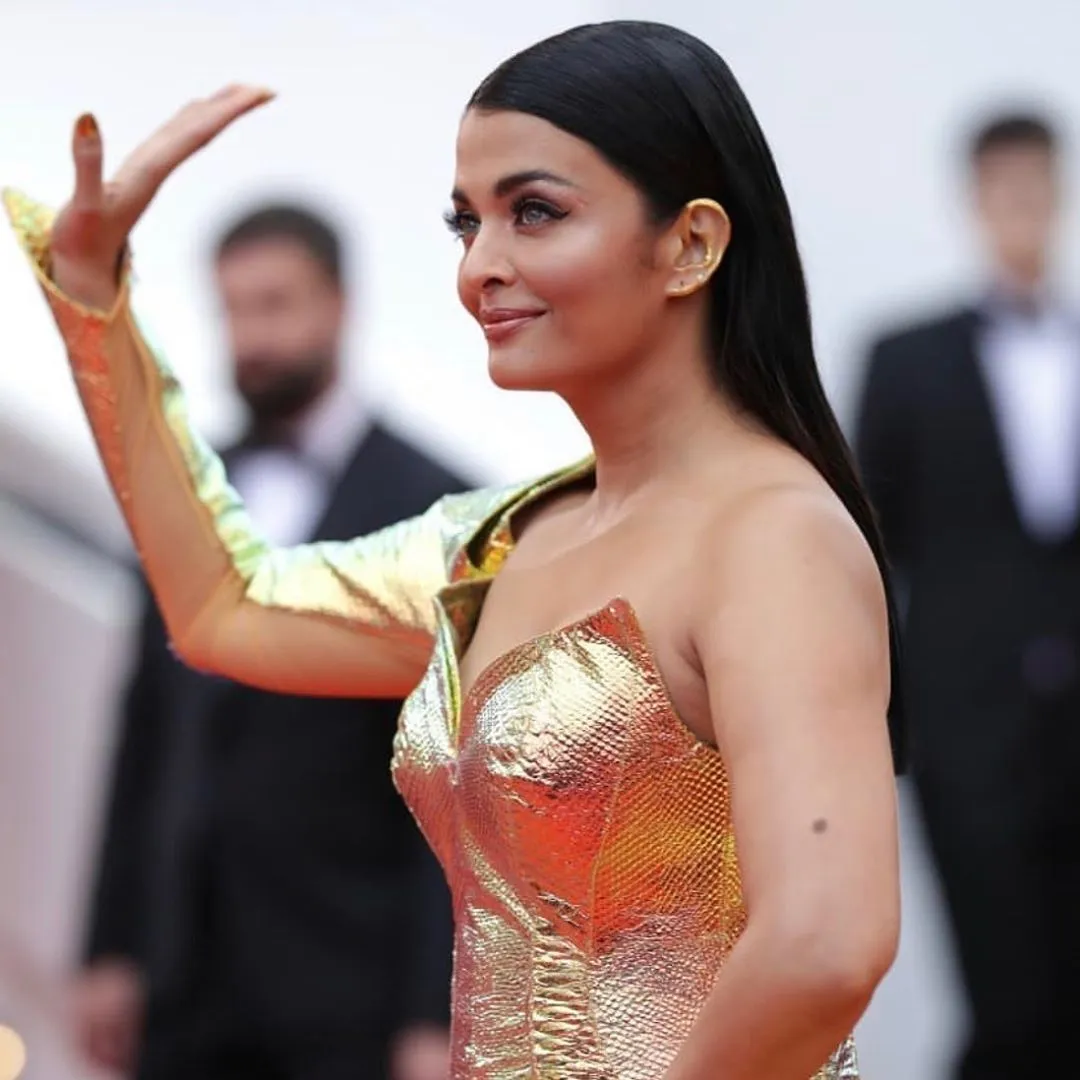 cannes, Aishwarya, aishwarya rai, cannes 2019, ഐശ്വര്യറായ്, കാൻ ഫിലിം ഫെസ്റ്റിവൽ, കാൻ 2019, ഐശ്വര്യ റായ് ബച്ചൻ, ഐശ്വര്യറായ് ബച്ചൻ കാൻ റെഡ് കാർപ്പെറ്റ്, ആരാധ്യ ബച്ചൻ,  cannes aishwarya rai, Aishwarya Rai Bachchan, Aaradhya Bachchan, Cannes film festival, Cannes film festival 2019, Aishwarya aaradhya arrive at cannes, cannes 2019 Aishwarya Rai Bachchan, ഇന്ത്യൻ എക്സ്‌പ്രസ്സ് മലയാളം, IE Malayalam