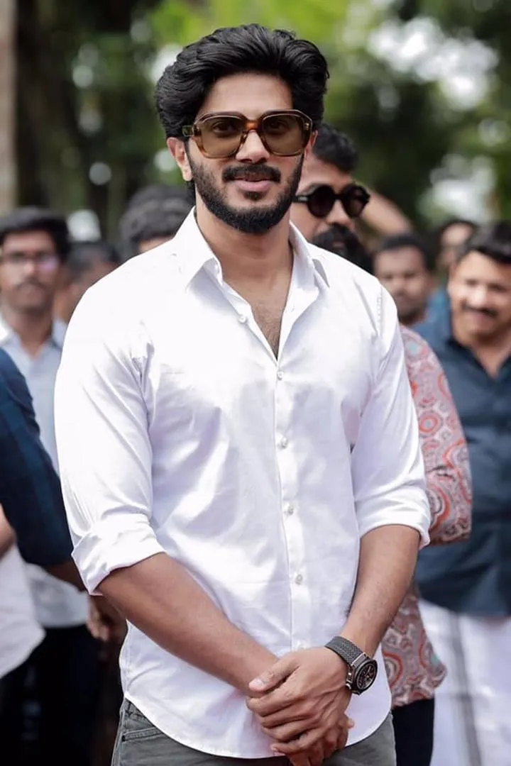 Dulquer salmaan, Dulquer salmaan turns as producer, Dulquer Salmaan films, Dulquer Salmaan new release, Oru yamandan Premakadha, Oru Yamandan premakadha release, ഒരു യമണ്ടൻ പ്രേമകഥ, ദുൽഖർ സൽമാൻ, ദുൽഖർ സൽമാൻ നിർമ്മാതാവാകുന്നു, IE Malayalam, Indian Express Malayalam, ഇന്ത്യൻ എക്സ്‌പ്രസ് മലയാളം, ഐഇ മലയാളം