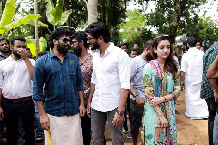 Dulquer salmaan, Dulquer salmaan turns as producer, Dulquer Salmaan films, Dulquer Salmaan new release, Oru yamandan Premakadha, Oru Yamandan premakadha release, ഒരു യമണ്ടൻ പ്രേമകഥ, ദുൽഖർ സൽമാൻ, ദുൽഖർ സൽമാൻ നിർമ്മാതാവാകുന്നു, IE Malayalam, Indian Express Malayalam, ഇന്ത്യൻ എക്സ്‌പ്രസ് മലയാളം, ഐഇ മലയാളം