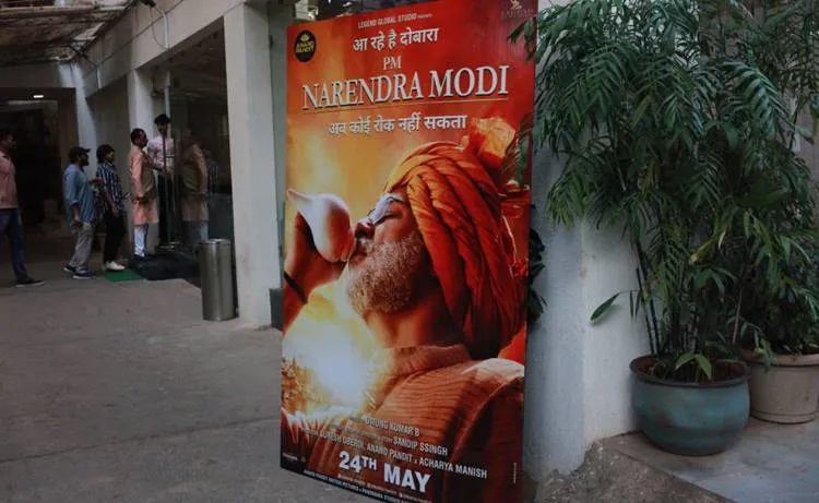 pm narendra modi, pm narendra modi box office, പിഎം നരേന്ദ്രമോദി, മോദി ബയോപിക്, നരേന്ദ്രമോദി സിനിമ, pm narendra modi day 1, pm narendra modi collection, narendra modi biopic, pm narendra modi box office collection, vivek oberoi, vivek oberoi pm modi, വിവേക് ഒബ്റോയ്