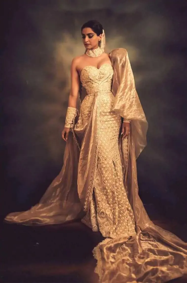 sonam kapoor, sonam kapoor cannes 2019, സോനം കപൂർ, സോനം കപൂർ കാൻ, സോനം കപൂർ ഫോട്ടോ, cannes 2019, cannes 2019 sonam kapoor, sonam kapoor designer cannes 2019, sonam kapoor cannes photos, sonam kapoor instagram, rhea kapoor instagram, sonam kapoor looks cannes 2019, cannes 2019 photos