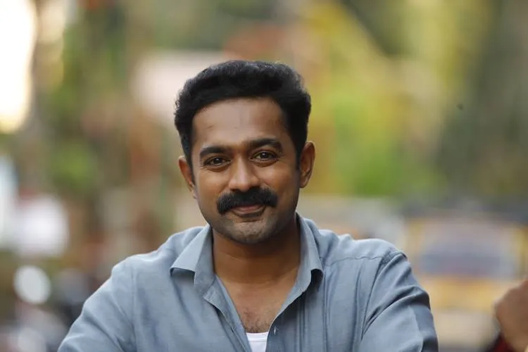 Kakshi Amminippilla, Asif Ali, കക്ഷി​​​ അമ്മിണിപ്പിള്ള, ആസിഫ് അലി, Kakshi Amminippilla release, കക്ഷി അമ്മിണിപ്പിള്ള റിലീസ്, Kakshi Amminippilla video song, Kakshi Amminippilla song, Asif Ali song, Asif Ali latest film, Asif ali new release, Indian Express Malayalam, ഇന്ത്യൻ എക്സ്‌പ്രസ്സ് മലയാളം