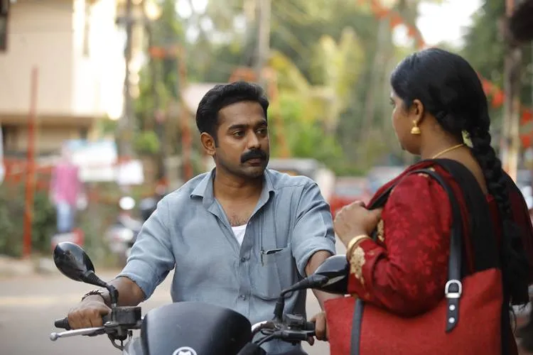 Kakshi Amminippilla, Asif Ali, കക്ഷി​​​ അമ്മിണിപ്പിള്ള, ആസിഫ് അലി, Kakshi Amminippilla release, കക്ഷി അമ്മിണിപ്പിള്ള റിലീസ്, Kakshi Amminippilla video song, Kakshi Amminippilla song, Asif Ali song, Asif Ali latest film, Asif ali new release, Indian Express Malayalam, ഇന്ത്യൻ എക്സ്‌പ്രസ്സ് മലയാളം