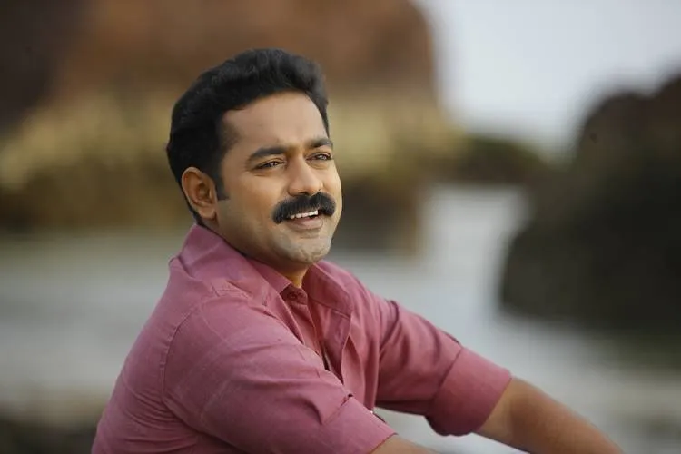 Kakshi Amminippilla, Asif Ali, കക്ഷി​​​ അമ്മിണിപ്പിള്ള, ആസിഫ് അലി, Kakshi Amminippilla release, കക്ഷി അമ്മിണിപ്പിള്ള റിലീസ്, Kakshi Amminippilla video song, Kakshi Amminippilla song, Asif Ali song, Asif Ali latest film, Asif ali new release, Indian Express Malayalam, ഇന്ത്യൻ എക്സ്‌പ്രസ്സ് മലയാളം