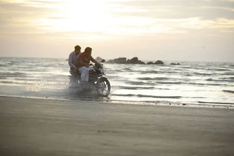 Kakshi Amminippilla, Asif Ali, കക്ഷി​​​ അമ്മിണിപ്പിള്ള, ആസിഫ് അലി, Kakshi Amminippilla release, കക്ഷി അമ്മിണിപ്പിള്ള റിലീസ്, Kakshi Amminippilla video song, Kakshi Amminippilla song, Asif Ali song, Asif Ali latest film, Asif ali new release, Indian Express Malayalam, ഇന്ത്യൻ എക്സ്‌പ്രസ്സ് മലയാളം