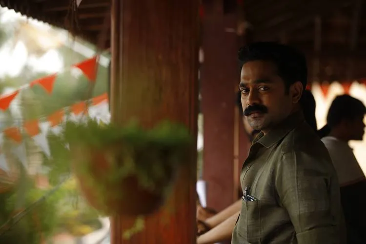 Kakshi Amminippilla, Asif Ali, കക്ഷി​​​ അമ്മിണിപ്പിള്ള, ആസിഫ് അലി, Kakshi Amminippilla release, കക്ഷി അമ്മിണിപ്പിള്ള റിലീസ്, Kakshi Amminippilla video song, Kakshi Amminippilla song, Asif Ali song, Asif Ali latest film, Asif ali new release, Indian Express Malayalam, ഇന്ത്യൻ എക്സ്‌പ്രസ്സ് മലയാളം