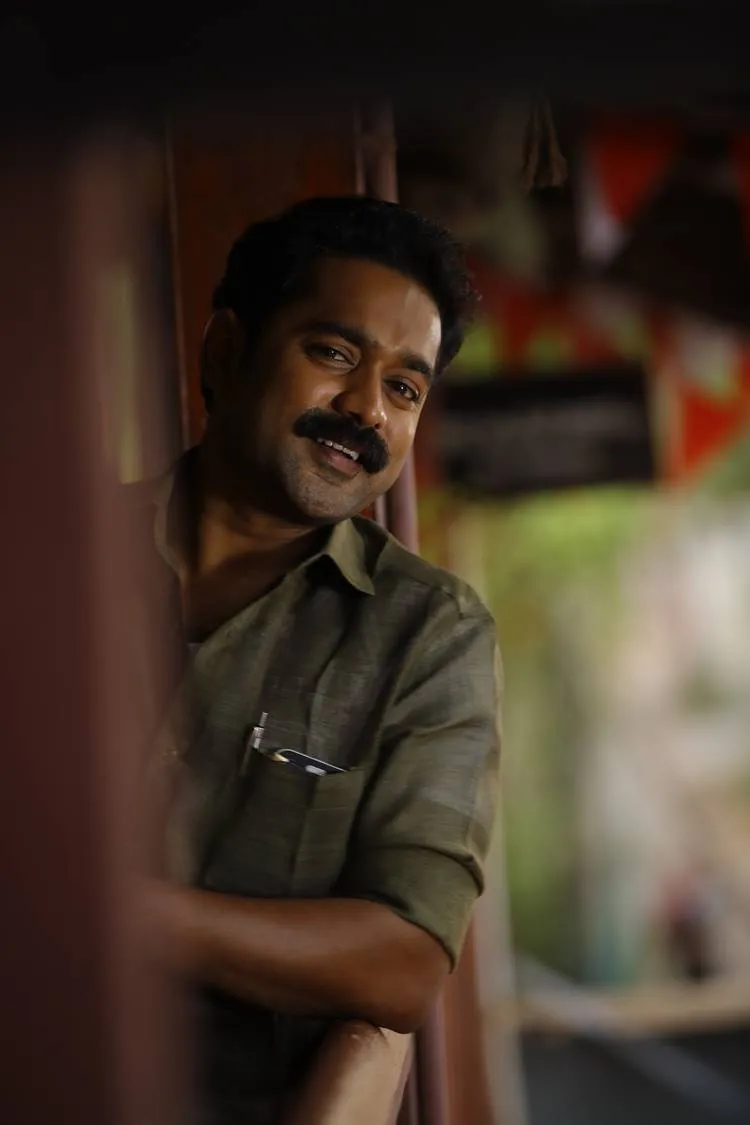 Kakshi Amminippilla, Asif Ali, കക്ഷി​​​ അമ്മിണിപ്പിള്ള, ആസിഫ് അലി, Kakshi Amminippilla release, കക്ഷി അമ്മിണിപ്പിള്ള റിലീസ്, Kakshi Amminippilla video song, Kakshi Amminippilla song, Asif Ali song, Asif Ali latest film, Asif ali new release, Indian Express Malayalam, ഇന്ത്യൻ എക്സ്‌പ്രസ്സ് മലയാളം