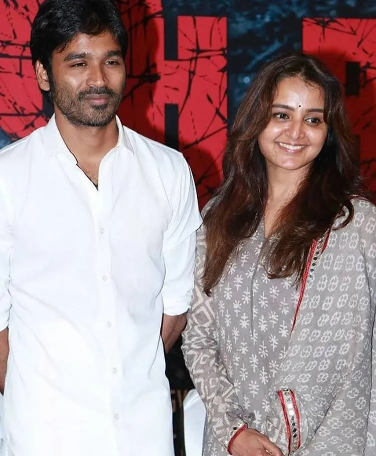 asuran, asuran first look, asuran dhanush, asuran vetrimaaran, asuran manju warrier, manju warrier tamil film, manju warrier dhanush film, manju warrier dhanush tamil movie, manju warrier tamil movie, മഞ്ജു വാര്യര്‍, മഞ്ജു വാര്യര്‍ തമിഴ് ചിത്രം, മഞ്ജു വാര്യര്‍ അസുരന്‍, മഞ്ജു വാര്യര്‍ ധനുഷ്, പുതിയ ചിത്രം, സിനിമ, Entertainment, സിനിമാ വാര്‍ത്ത, ഫിലിം ന്യൂസ്, Film News, കേരള ന്യൂസ്, കേരള വാര്‍ത്ത, Kerala News, മലയാളം ന്യൂസ്, മലയാളം വാര്‍ത്ത, Malayalam News, Breaking News, പ്രധാന വാര്‍ത്തകള്‍, ഐ ഇ മലയാളം, iemalayalam, indian express malayalam, ഇന്ത്യന്‍ എക്സ്പ്രസ്സ്‌ മലയാളം