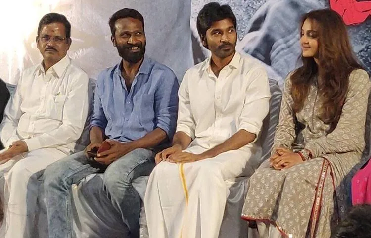 asuran, asuran first look, asuran dhanush, asuran vetrimaaran, asuran manju warrier, manju warrier tamil film, manju warrier dhanush film, manju warrier dhanush tamil movie, manju warrier tamil movie, മഞ്ജു വാര്യര്‍, മഞ്ജു വാര്യര്‍ തമിഴ് ചിത്രം, മഞ്ജു വാര്യര്‍ അസുരന്‍, മഞ്ജു വാര്യര്‍ ധനുഷ്, പുതിയ ചിത്രം, സിനിമ, Entertainment, സിനിമാ വാര്‍ത്ത, ഫിലിം ന്യൂസ്, Film News, കേരള ന്യൂസ്, കേരള വാര്‍ത്ത, Kerala News, മലയാളം ന്യൂസ്, മലയാളം വാര്‍ത്ത, Malayalam News, Breaking News, പ്രധാന വാര്‍ത്തകള്‍, ഐ ഇ മലയാളം, iemalayalam, indian express malayalam, ഇന്ത്യന്‍ എക്സ്പ്രസ്സ്‌ മലയാളം