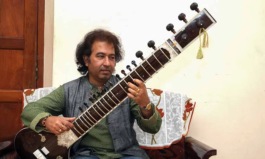 sitar vadak, sitar player, sitar instrument, sitar music instrument, ustad rafique khan, ustad rafique khan sitar, സിതാര്‍, ഉസ്താദ് റഫീഖ് ഖാന്‍