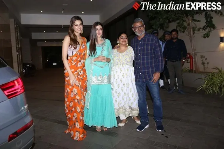 priyanka chopra, nick jonas, priyanka chopra diwali, priyanka chopra diwali photos, priyanka chopra nick jonas, priyanka nick, priyanka nick diwali, diwali 2019, diwali wishes, diwali photos, പ്രിയങ്ക ചോപ്ര, നിക്ക് ജോനാസ്, താപ്സി പാന്നു, സാറാ അലി​ഖാൻ, ഷാഹിദ് കപൂർ, bollywood diwali party photos, shahid kapoor, taapsee pannu, sara ali khan, sara ali khan diwali party photos, bollywood diwali parties, shahid kapoor photos, kriti sanon, varun dhawan, arjun kapoor, arjun kapoor malaika arora, jackky bhagnani diwali party photos, taapsee pannu photos