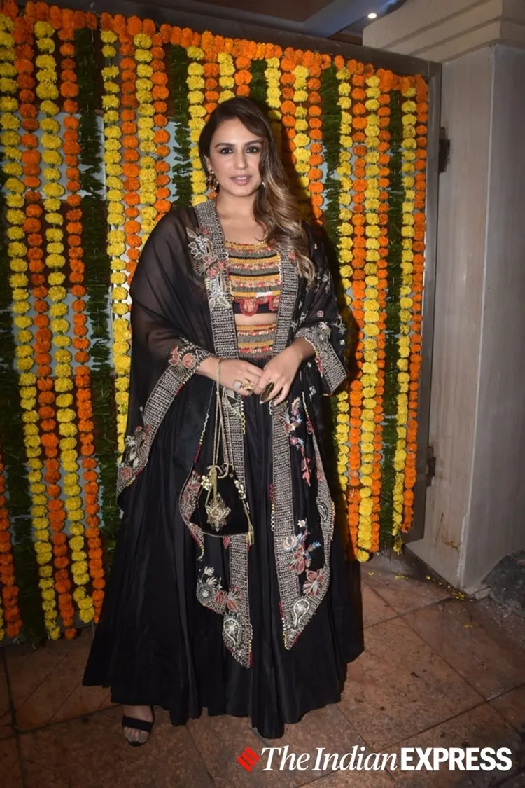 Kajol, rani mukherji, Salman khan, കാജോൾ, റാണി മുഖർജി, സൽമാൻ ഖാൻ, പ്രീതി സിൻഹ, Sara Ali khan, Soha Ali khan, shahid kapoor photos, taapsee pannu photos, celeb fashion, preity zinta photos, lifestyle, fashion,diwali, diwali photos