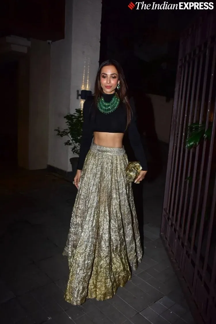 priyanka chopra, nick jonas, priyanka chopra diwali, priyanka chopra diwali photos, priyanka chopra nick jonas, priyanka nick, priyanka nick diwali, diwali 2019, diwali wishes, diwali photos, പ്രിയങ്ക ചോപ്ര, നിക്ക് ജോനാസ്, താപ്സി പാന്നു, സാറാ അലി​ഖാൻ, ഷാഹിദ് കപൂർ, bollywood diwali party photos, shahid kapoor, taapsee pannu, sara ali khan, sara ali khan diwali party photos, bollywood diwali parties, shahid kapoor photos, kriti sanon, varun dhawan, arjun kapoor, arjun kapoor malaika arora, jackky bhagnani diwali party photos, taapsee pannu photos