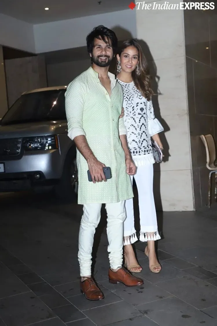 priyanka chopra, nick jonas, priyanka chopra diwali, priyanka chopra diwali photos, priyanka chopra nick jonas, priyanka nick, priyanka nick diwali, diwali 2019, diwali wishes, diwali photos, പ്രിയങ്ക ചോപ്ര, നിക്ക് ജോനാസ്, താപ്സി പാന്നു, സാറാ അലി​ഖാൻ, ഷാഹിദ് കപൂർ, bollywood diwali party photos, shahid kapoor, taapsee pannu, sara ali khan, sara ali khan diwali party photos, bollywood diwali parties, shahid kapoor photos, kriti sanon, varun dhawan, arjun kapoor, arjun kapoor malaika arora, jackky bhagnani diwali party photos, taapsee pannu photos