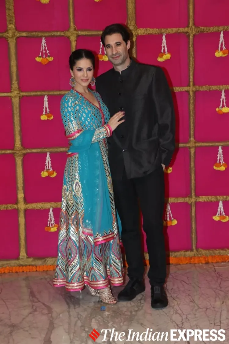 Kajol, rani mukherji, Salman khan, കാജോൾ, റാണി മുഖർജി, സൽമാൻ ഖാൻ, പ്രീതി സിൻഹ, Sara Ali khan, Soha Ali khan, shahid kapoor photos, taapsee pannu photos, celeb fashion, preity zinta photos, lifestyle, fashion,diwali, diwali photos