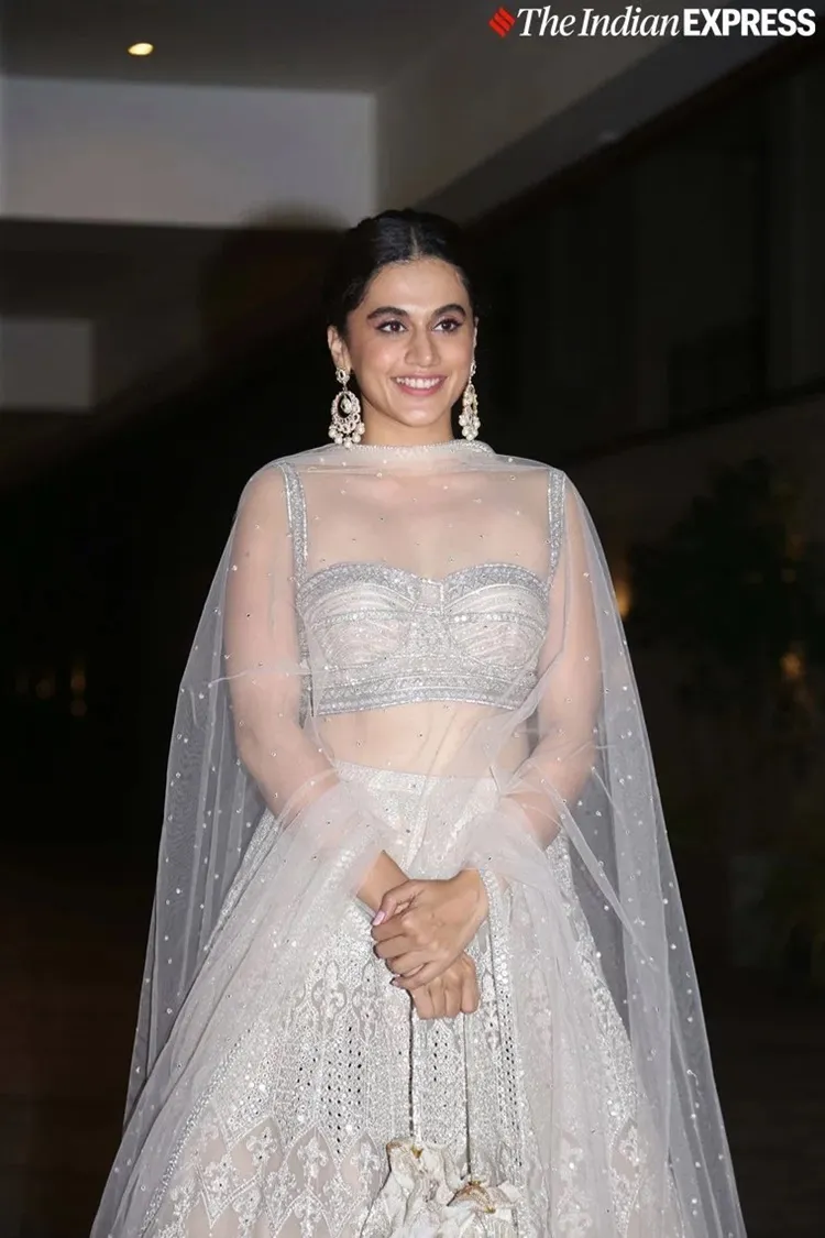 Kajol, rani mukherji, Salman khan, കാജോൾ, റാണി മുഖർജി, സൽമാൻ ഖാൻ, പ്രീതി സിൻഹ, Sara Ali khan, Soha Ali khan, shahid kapoor photos, taapsee pannu photos, celeb fashion, preity zinta photos, lifestyle, fashion,diwali, diwali photos