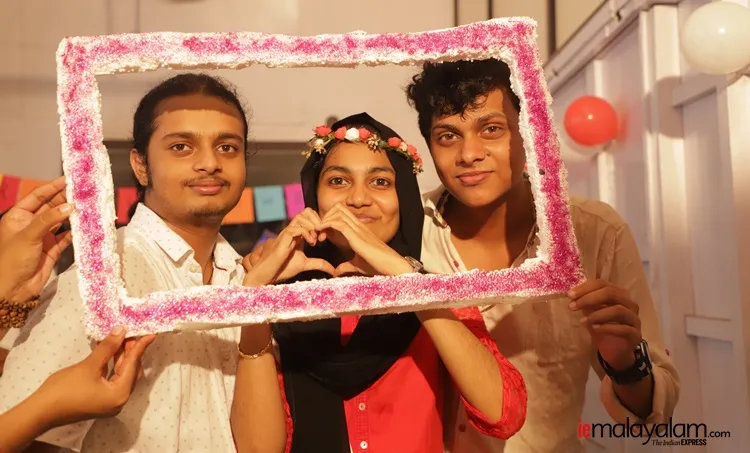 Maharajas College, മഹാരാജാസ് കോളേജ്,  Bridal Shower, ബ്രൈഡൽ ഷവർ, students, വിദ്യാർഥികൾ, wedding, വിവാഹം,  iemalayalam, ഐഇ മലയാളം