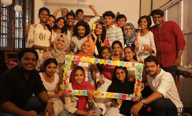 Maharajas College, മഹാരാജാസ് കോളേജ്,  Bridal Shower, ബ്രൈഡൽ ഷവർ, students, വിദ്യാർഥികൾ, wedding, വിവാഹം,  iemalayalam, ഐഇ മലയാളം