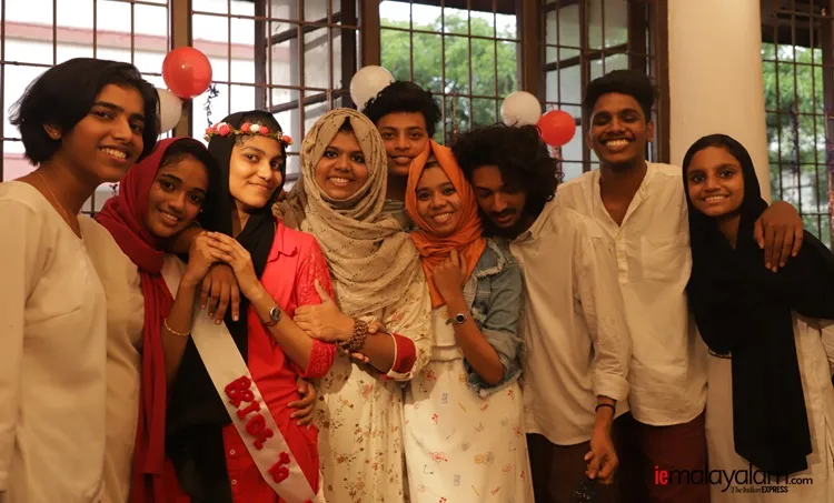 Maharajas College, മഹാരാജാസ് കോളേജ്,  Bridal Shower, ബ്രൈഡൽ ഷവർ, students, വിദ്യാർഥികൾ, wedding, വിവാഹം,  iemalayalam, ഐഇ മലയാളം