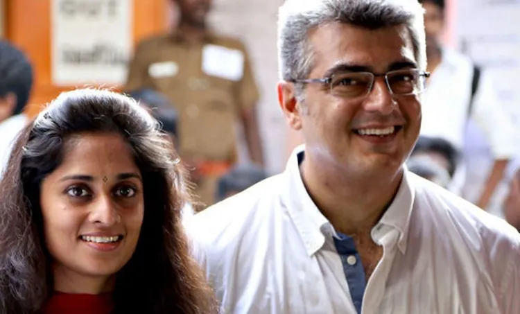 Ajith, അജിത്, Shalini, ശാലിനി, Shalini birthday, ശാലിനിയുടെ പിറന്നാൾ, Happy birthday Shalini, ഹാപ്പി ബർത്ത്ഡേ ശാലിനി, Ajith and Shalini, അജിത്തും ശാലിനിയും, Ajith Shalini, അജിത് ശാലിനി, Ajith surprise party, അജിത് സർപ്രൈസ് പാർട്ടി, iemalayalam, ഐഇ മലയാളം
