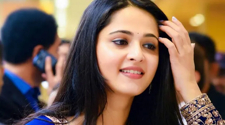Anushka Shetty, അനുഷ്ക ഷെട്ടി, Anushka Shetty birthday, Anushka Shetty latest photos, Anushka Shetty prabhas, അനുഷ്ക ഷെട്ടി ചിത്രങ്ങൾ, Anushka Shetty films, Anushka Shetty childhood, Anushka Childhood photo
