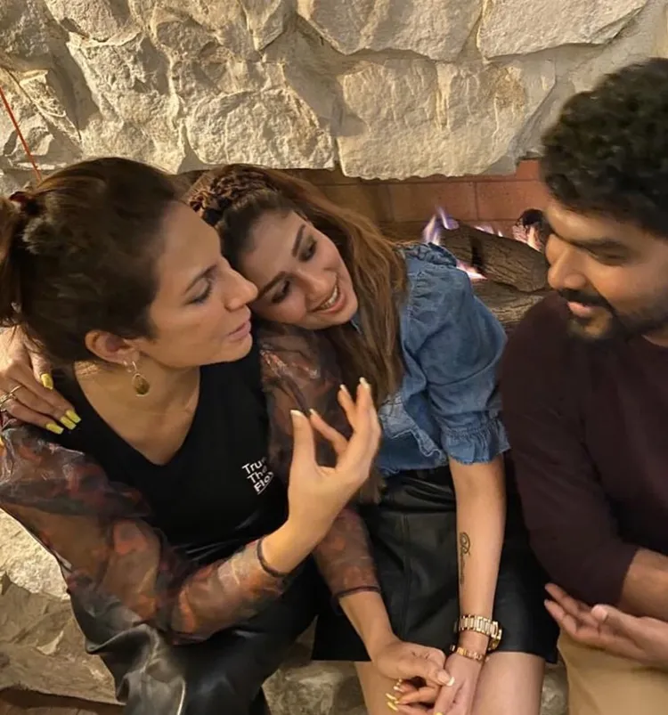 Nayanthara, നയൻതാര, Vignesh Shivan, വിഘ്നേഷ് ശിവൻ, Thanksgiving day, Nayanthara Thanksgiving Day, Nayanthara birthday, നയൻതാരയുടെ ജന്മദിനം, Naanum Rowdydhaan, nayanhara tirumala, നയൻതാര തിരുമല, Naanum Rowdythaan, നാനും റൗഡി താൻ, Vijay Sethupathi, വിജയ് സേതുപതി, Nayanthara photos, നയൻതാര ചിത്രങ്ങൾ, Nayanthara Vignesh Shivan photos, ie malayalam, ഐഇ മലയാളം
