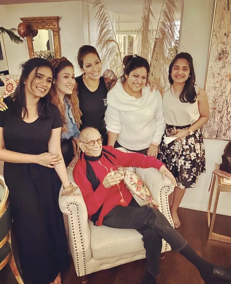 Nayanthara, നയൻതാര, Vignesh Shivan, വിഘ്നേഷ് ശിവൻ, Thanksgiving day, Nayanthara Thanksgiving Day, Nayanthara birthday, നയൻതാരയുടെ ജന്മദിനം, Naanum Rowdydhaan, nayanhara tirumala, നയൻതാര തിരുമല, Naanum Rowdythaan, നാനും റൗഡി താൻ, Vijay Sethupathi, വിജയ് സേതുപതി, Nayanthara photos, നയൻതാര ചിത്രങ്ങൾ, Nayanthara Vignesh Shivan photos, ie malayalam, ഐഇ മലയാളം