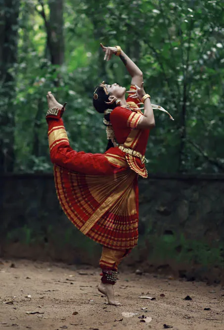 <img src="https://img-cdn.thepublive.com/filters:format(webp)/indian-express-malayalam/media/media_files/uploads/2019/11/yami-4.jpg" alt="Nagavalli, നാഗവല്ലി, Joker, ജോക്കർ, Manichithrathazhu, മണിച്ചിത്രത്താഴ്, yaami, യാമി, photographer, ഫോട്ടോഗ്രാഫർ, lady photographer, വനിത ഫോട്ടോഗ്രാഫർ, iemalayalam, ഐഇ മലയാളം" width="453" height="666" class="aligncenter size-full wp-image-316497" />