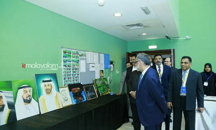 Rasheed Ali, റഷീദ് അലി, Art gallery  in  Abu Dhabi, അബുദാബിയിൽ മലയാളിയുടെ ആർട്ട് ഗാലറി, Art gallery cum Barber shop in  Abu Dhabi, അബുദാബിയിൽ ബാര്‍ബര്‍ ഷോപ്പിൽ ആർട്ട് ഗാലറിയുമായി മലയാളി, Abu Dhabi, അബുദാബി, Abu Dhabi Salam street, അബുദാബി സലാം സ്ട്രീറ്റ്, Jouda Saloon,  ജൗദ,IE Malayalam, ഐഇ മലയാളം