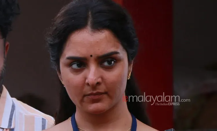 Prathi Poovankozhi, Prathi Poovankozhi release, പ്രതി പൂവൻകോഴി, പ്രതി പൂവൻകോഴി റിലീസ്, പ്രതി പൂവൻകോഴി സിനിമ, Roshan Andrews, Manju Warrier, റോഷൻ ആൻഡ്രൂസ്, മഞ്ജു വാര്യർ, Unni R, ഉണ്ണി ആർ, IE Malayalam, IE Malayalam interviews, Indian express Malayalam, ഇന്ത്യൻ എക്സ്പ്രസ് മലയാളം, ഐ ഇ മലയാളം