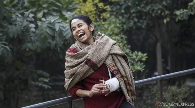 Aishe Ghosh, aishi ghosh, ayshi ghosh, ഐഷി ഘോഷ്, JNU students union president, ജെഎന്‍യു വിദ്യാര്‍ഥി യൂണിയന്‍ പ്രസിഡന്റ്, JNU students protest, ജെഎന്‍യു വിദ്യാര്‍ഥി പ്രക്ഷോഭം, JNU violence, ജെഎന്‍യു അക്രമം, JNU students protest against fees hike, ഫീസ് വർധനയ്ക്കെതിരെ ജെഎന്‍യുവിൽ വിദ്യാര്‍ഥി പ്രക്ഷോഭം, JNU attack,ജെഎന്‍യുവിൽ ആക്രമണം, CAA protest,സിഎഎ പ്രക്ഷോഭം, iemalayalam, ഐഇ മലയാളം