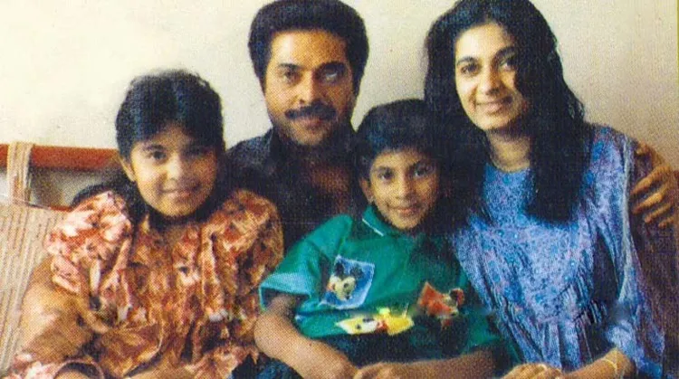 Mammootty, മമ്മൂട്ടി, Mammootty Rare Photo, Mammootty unseen photos, Dulquer unseen photos, mammootty with father photo, മമ്മൂട്ടിയുടെ അപൂർവ ചിത്രം, Mammootty Maharajas, മമ്മൂട്ടി മഹാരാജാസ്, IE Malayalam, ഐഇ മലയാളം, Indian express malayalam, ഇന്ത്യൻ എക്സ്‌പ്രസ് മലയാളം