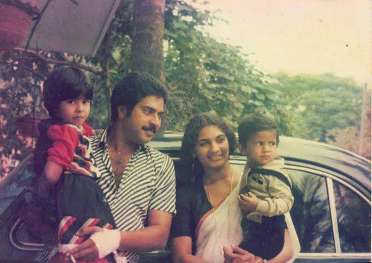 Mammootty, മമ്മൂട്ടി, Mammootty Rare Photo, Mammootty unseen photos, Dulquer unseen photos, mammootty with father photo, മമ്മൂട്ടിയുടെ അപൂർവ ചിത്രം, Mammootty Maharajas, മമ്മൂട്ടി മഹാരാജാസ്, IE Malayalam, ഐഇ മലയാളം, Indian express malayalam, ഇന്ത്യൻ എക്സ്‌പ്രസ് മലയാളം