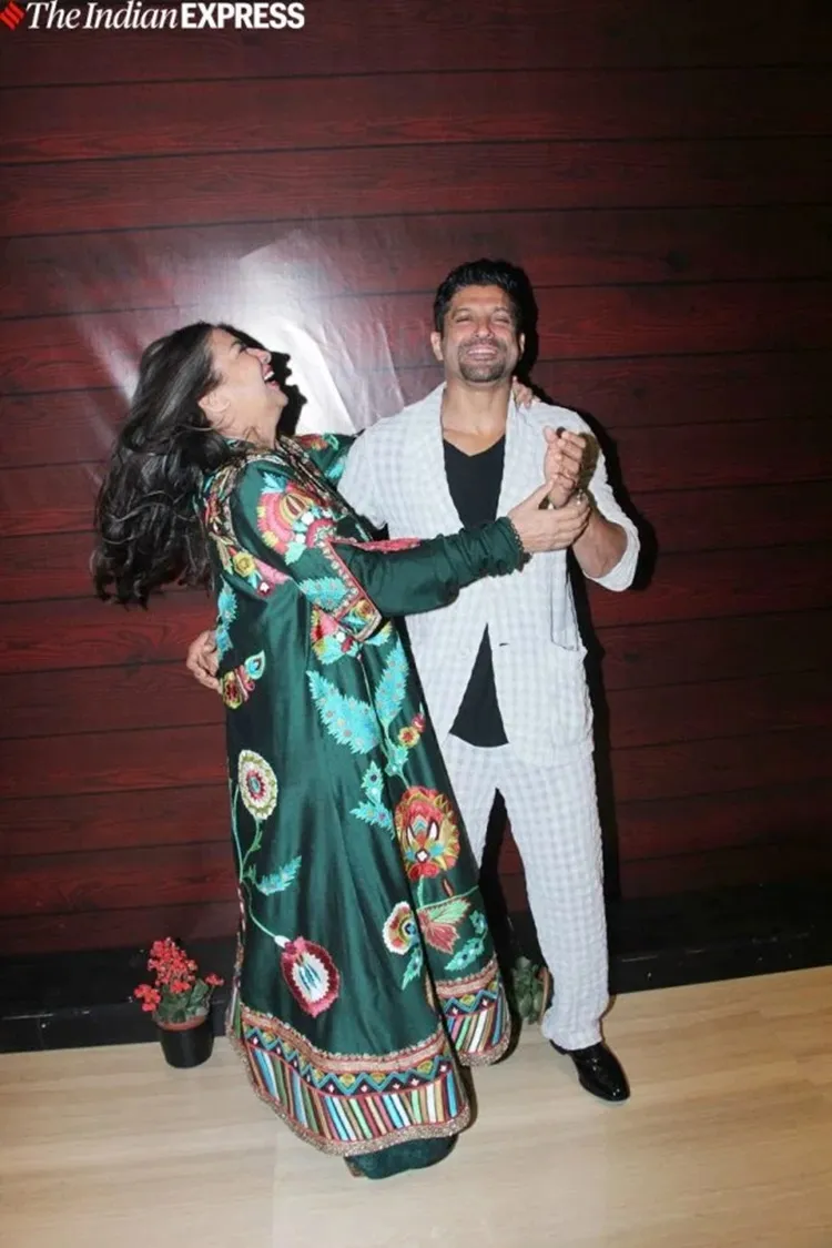 Deepika Padukone, Katrina Kaif, Arjun Kapoor, Shah Rukh Khan, ദീപിക പദുകോൺ, ഷാരൂഖ് ഖാൻ, ജാവേദ് അക്തർ, Madhuri Dixit, Karan Johar, Rekha, Javed Akhtar birthday, Javed Akhtar birthday party, Javed Akhtar birthday photos, Javed Akhtar birthday mumbai, bollywood news, srk gauri photos, Indian express malayalam, IE Malayalam, ഇന്ത്യൻ എക്സ്‌പ്രസ് മലയാളം, ഐ ഇ മലയാളം