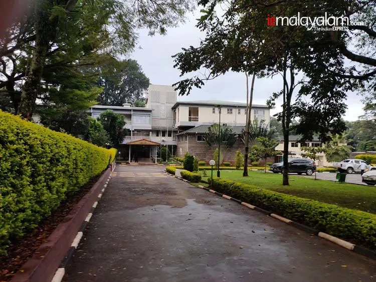 Travelogue, യാത്രാ വിവരണം, Kenya, കെനിയ, Kakamega, കാകമേഗ, Nairobi, നയ്‌രോബി, Kisumu, കിസുമു, kilimanjaro, കിളിമഞ്ചോരോ, Uganda, ഉഗാണ്ട, Africa, ആഫ്രിക്ക, Crying Stone, കരയുന്ന കല്ല്, Equator line, ഭൂമധ്യരേഖ, Ikolomani,  ഇക്കോളോമണി, Swahili സ്വാഹിലി, Luhya tribe, ലുഹ്യ ഗോത്രം, Lake Victoria, വിക്ടോറിയ തടാകം,  ie malayalam, ഐഇ മലയാളം