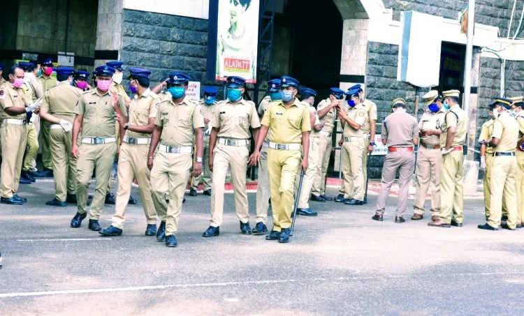 covid, police, thiruvananthapuram railway, thiruvananthapuram central, shramik specials, migrant workers