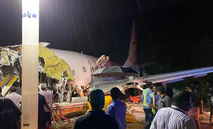 air india plane crash, kerala news, air india news, air india plane crash today, air india plane accident, air india aircraft crash, air india aircraft crash news, air india plane crash in kerala, air india plane crash in kerala today, air india plane crash news, kerala plane crash latest news, kerala plane crash news, kerala plane crash today news, kerala news, karachi news update, Karipur airport, Karipur airport plane mishap, plane crash karipur, accident karipur, karipur airport, air india plane skids, കരിപ്പൂര്‍, കരിപ്പൂരില്‍ വിമാനം തെന്നി മാറി, ie malayalam, ഐഇ മലയാളം