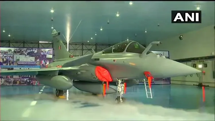rafale,റഫാല്‍, rafale fighter flights, റഫാല്‍ യുദ്ധവിമാനങ്ങള്‍, indian air force, ഇന്ത്യൻ വ്യോമസേന, rafale induction ceremony, rafale inducted to indian air force, റഫാല്‍ യുദ്ധവിമാനങ്ങള്‍ വ്യോമസേനയുടെ ഭാഗമായി, ambala air force station, അംബാല വ്യോമതാവളം, goldern arrows squadron of indian air force, വ്യോമസേനയുടെ ഗോള്‍ഡന്‍ ആരോസ്, rafale india news, റഫാല്‍ ഇന്ത്യ വാർത്തകൾ, rafale india news in malayalam, റഫാല്‍ ഇന്ത്യ വാർത്തകൾ മലയാളത്തിൽ, indian express malayalam, ഇന്ത്യൻ എക്‌സ്‌പ്രസ് മലയാളം, ie malayalam, ഐഇ മലയാളം
