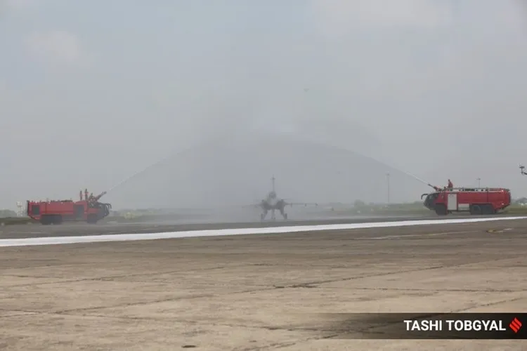 rafale,റഫാല്‍, rafale fighter flights, റഫാല്‍ യുദ്ധവിമാനങ്ങള്‍, indian air force, ഇന്ത്യൻ വ്യോമസേന, rafale induction ceremony, rafale inducted to indian air force, റഫാല്‍ യുദ്ധവിമാനങ്ങള്‍ വ്യോമസേനയുടെ ഭാഗമായി, ambala air force station, അംബാല വ്യോമതാവളം, goldern arrows squadron of indian air force, വ്യോമസേനയുടെ ഗോള്‍ഡന്‍ ആരോസ്, rafale india news, റഫാല്‍ ഇന്ത്യ വാർത്തകൾ, rafale india news in malayalam, റഫാല്‍ ഇന്ത്യ വാർത്തകൾ മലയാളത്തിൽ, indian express malayalam, ഇന്ത്യൻ എക്‌സ്‌പ്രസ് മലയാളം, ie malayalam, ഐഇ മലയാളം