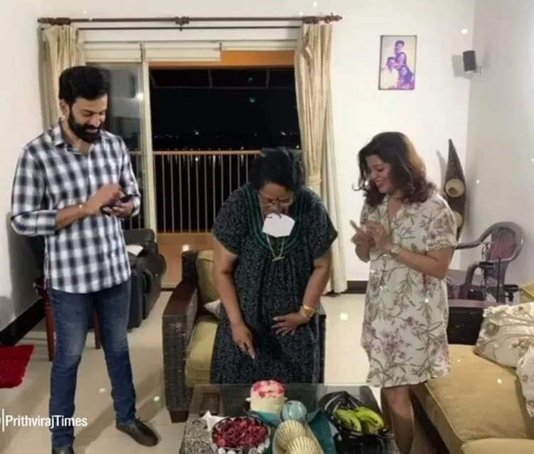 Mallika Sukumaran, Mallika Sukumaran birthday, Mallika Sukumaran age, Poornima Indrajith, Indrajith, Prithviraj
